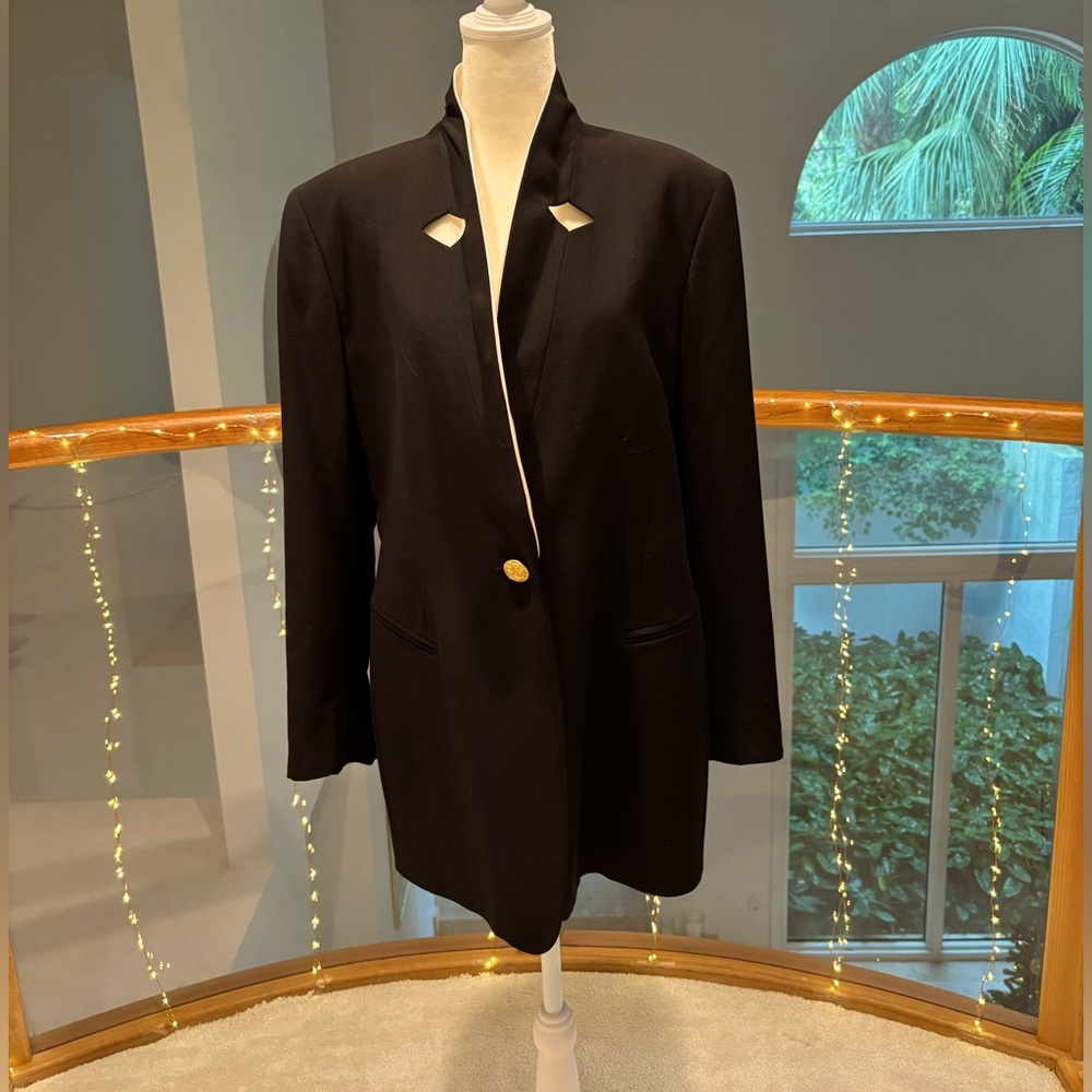 Escada Couture black blazer with silk lapel 
Size 40/10